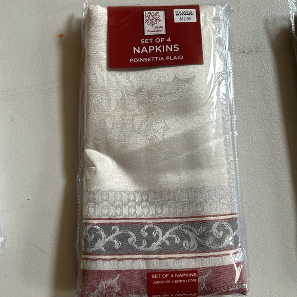 Poinsettia Plaid Dinner Napkins, new in package, 4 napkins - Picture 2 of 5